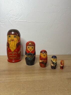 Hand-Painted Red Russian Nesting Dolls (Matryoshka) - Set of 5